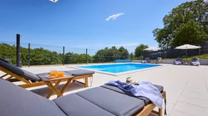 Voll ausgestattete Villa mit Grill, Terrasse und beheiztem Pool - Image 3