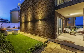 Casa vacacional apta para niños con terraza y piscina privada | Vistas al mar - Image 4