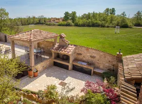 Voll ausgestattete Ferienwohnung mit Pool, Grill und Garten - Image 5