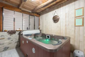 House with hot tub, barbeque & terrace | Mountain view - Image 4