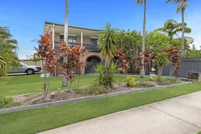 Flat with terrace & garden - Image 3