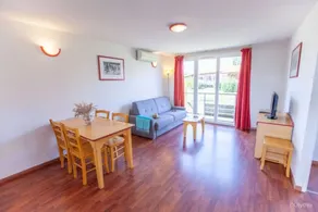 Flat with heated pool & terrace - Image 5