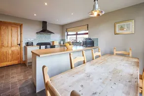 Host Stay The Coach House - Image 5
