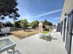 Holiday home with terrace, garden & barbecue - Image 2