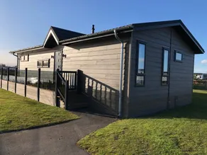 Lodge with garden - Image 2