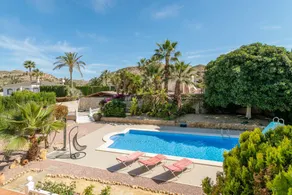 Merveilleuse maison de vacances entièrement équipée avec barbecue, piscine privée et jardin - Image 2