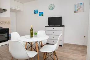 Apartment with BBQ & terrace - Image 4