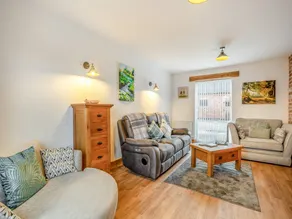 Cottage with hot tub - Image 4