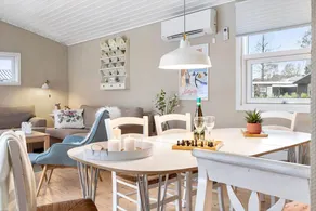 Holiday home with terrace & barbeque - Image 3