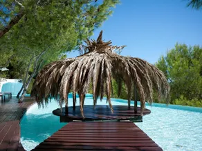 Fully equipped villa with garden, sauna & private pool - Image 5