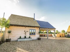 Cottage with garden & hot tub - Image 4
