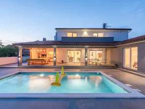 Casa con piscina privata, barbecue e terrazza - Image 2