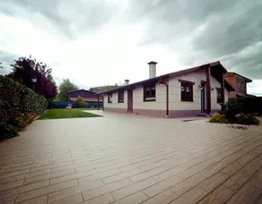 House with terrace, garden & barbecue | Mountain view - Image 2