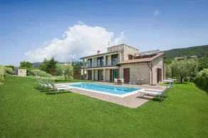 Holiday home with terrace, barbeque & hot tub | Lake view | Perfect for remote work - Image 4