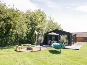 Cottage with garden - Image 2