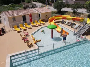 Family-oriented mobile home with terrace & pool | Pet-friendly - Image 3