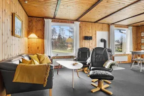 Holiday home with BBQ & terrace - Image 2