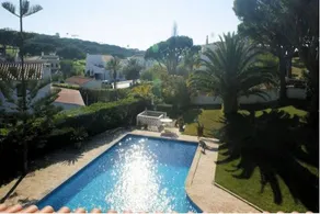 Villa Quadradinhos 3Q 4 Bedrooms Private Pool Short Walk To The Praca - Image 3