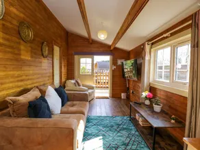 Cottage with garden & terrace - Image 2