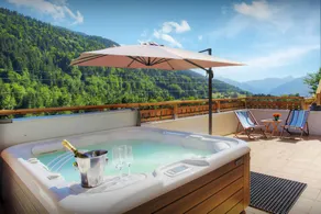 Family-oriented chalet with hot tub, garden & barbeque | Lake view | Good for workation | Dogs allowed - Image 5