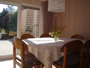 Holiday home with terrace & garden - Image 2