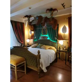 Dedicated room with terrace, fast internet & jacuzzi | Mountain view - Image 2