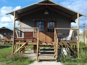 Tent with terrace & heated pool - Image 4
