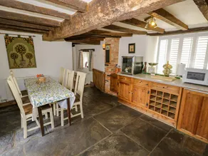Family-oriented cottage with garden | Dogs allowed - Image 2