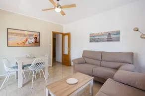 Appartement de vacances avec internet haut débit | Vue plage | À côté de la plage | Parfait pour le travail à distance - Image 3