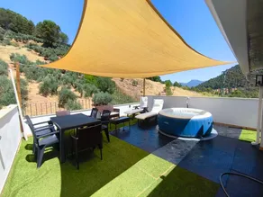 Espléndido chalet apta para familias con barbacoa, piscina y terraza | Vistas al jardín | Ideal para teletrabajar | Se admiten mascotas - Image 2