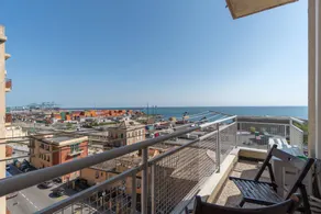 Appartement de vacances entièrement équipé avec internet haut débit | Vue ville | À côté de la plage - Image 2