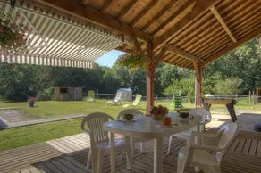 Ferienunterkunft mit Pool, Terrasse und Garten - Image 2