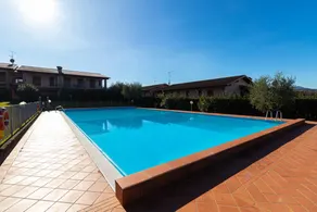 Appartamento adatto alle famiglie con piscina, giardino e terrazza - Image 2