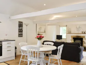 Cottage with garden & terrace - Image 4