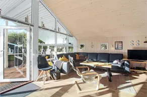 House with pool, garden & hot tub - Image 3