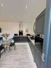 Fully equipped flat with garden - Image 5