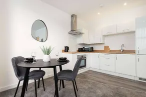 Stylish 1 Bedroom Apartment in Central Hull - Image 4