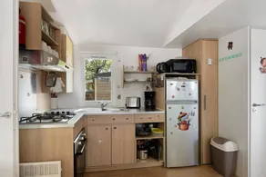 3-Bedroom Mobile Home with Air Conditioning, Shared Pool and Private Terrace - Image 5