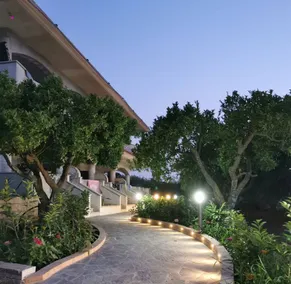 Wohnung mit Garten und privatem Pool - Image 2