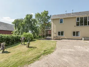 Cottage with garden - Image 3