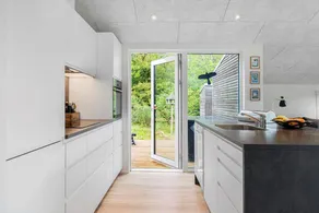 Child-friendly charming holiday home with hot tub, terrace & barbeque | Beach nearby - Image 4