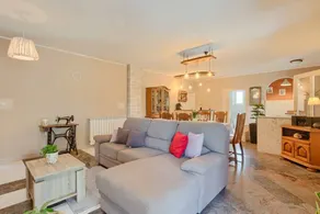 Holiday home with terrace, barbeque & pool - Image 5
