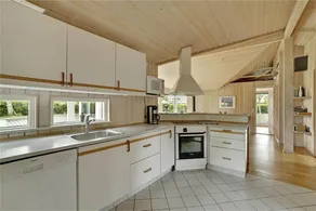 Children-friendly house with sauna, hot tub & BBQ - Image 4