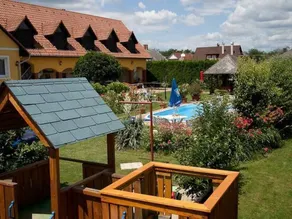 Beautiful holiday apartment with garden, barbecue & terrace - Image 2
