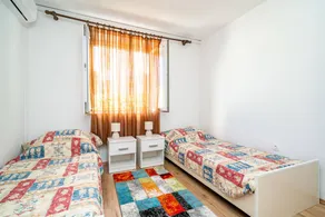 Holiday apartment with garden, terrace & barbeque - Image 5