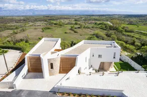 Children-friendly villa with BBQ, garden & jacuzzi | Mountain view - Image 3