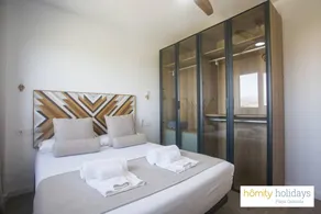 Apartment with terrace & pool - Image 5