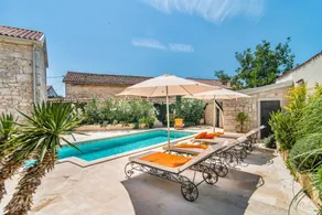 Villa with pool, barbecue & terrace | Pool view - Image 5