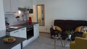 Child-friendly pleasant flat with heated pool, garden & BBQ - Image 2