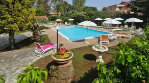 Appartement de vacances avec piscine, jardin et terrasse - Image 3